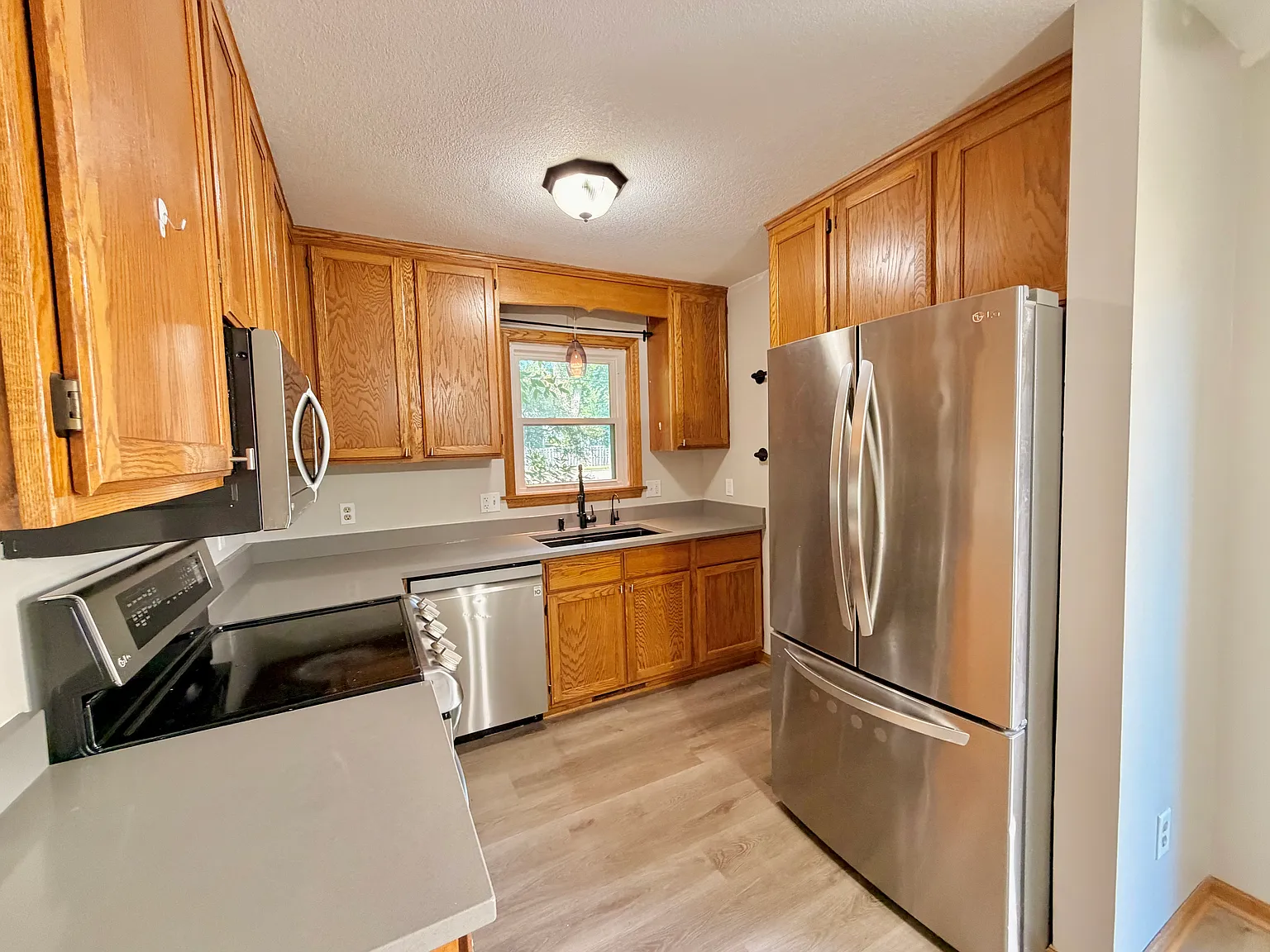 4 bed, 1308 sqft, $2,200 — Photo 4