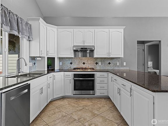 4th image of 10111 252nd Street E