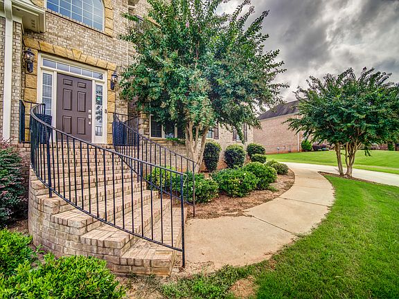4th image of 2139 Crest Wood Dr