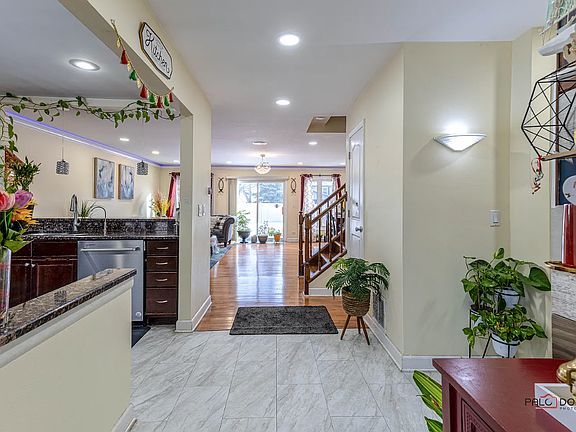4th image of 291 Tanager Ct