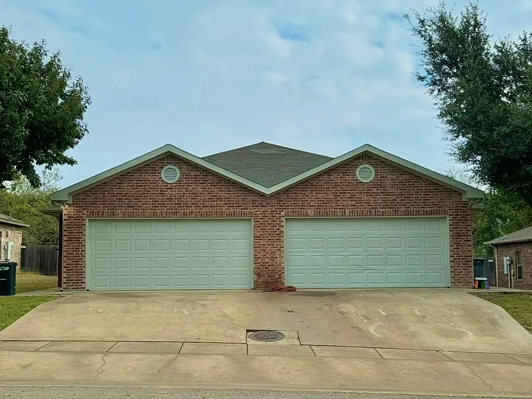 947 Sylvia St — Photo 6