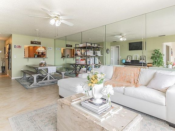 3rd image of 100 Bluff View Dr APT 517C