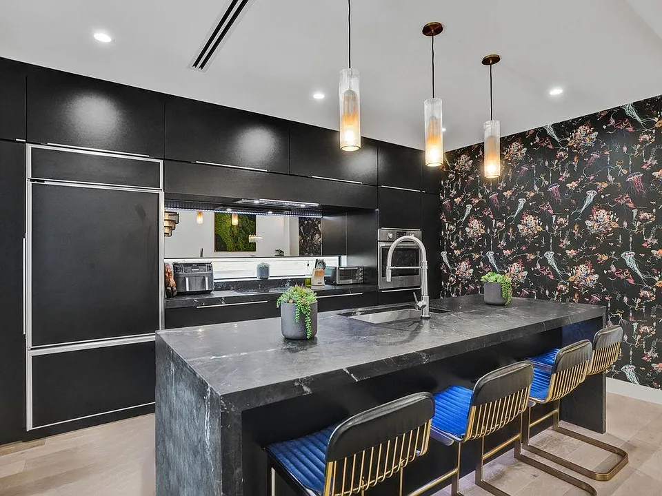 1042 NW 49th St
