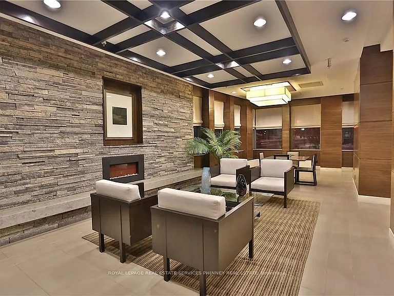 1 Hurontario St #806 — Photo 44