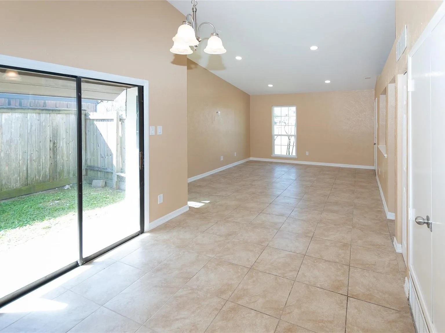 3 bed, 2.0 bath, 1193 sqft, $1,750 — Photo 3