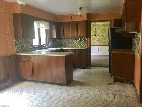5th image of 1041 Westport Dr