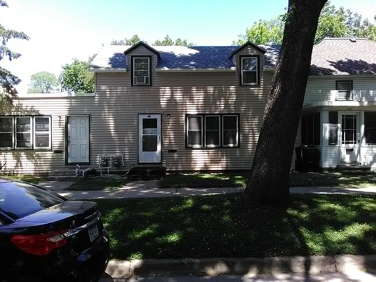222 Van Brunt St — Photo 1