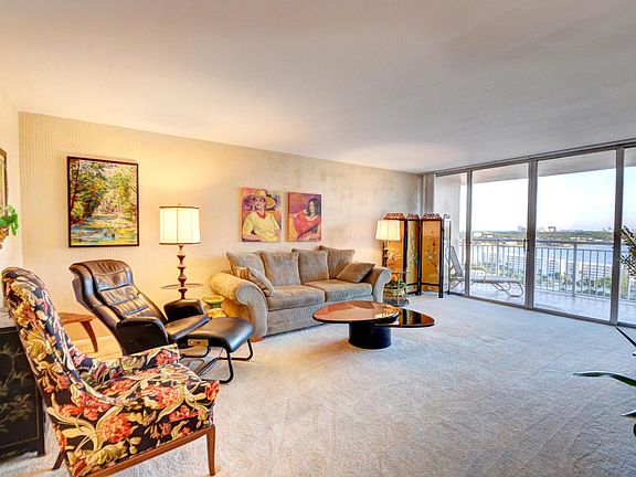 3rd image of 18011 Biscayne Blvd APT 1901