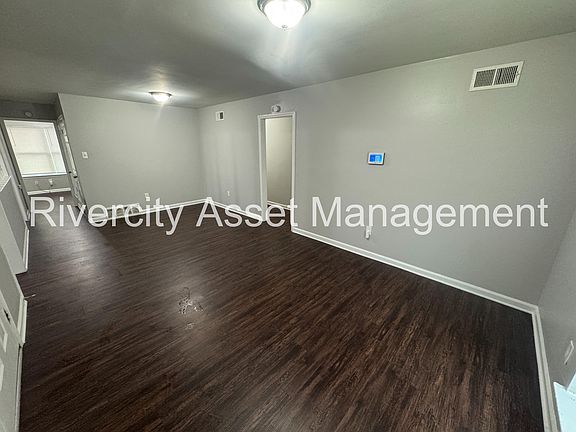 3rd image of 3219 Holly Berry Dr