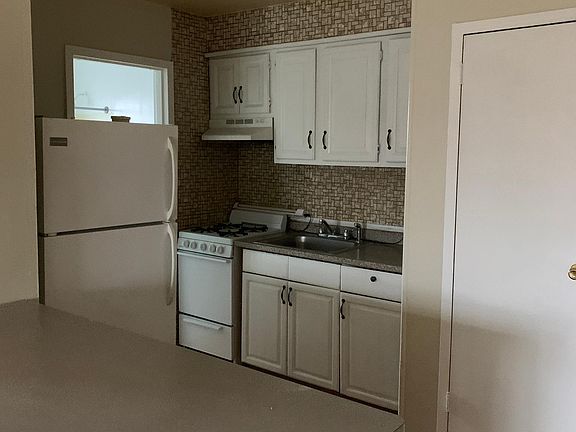 2nd image of 80 Taft Ave APT 18