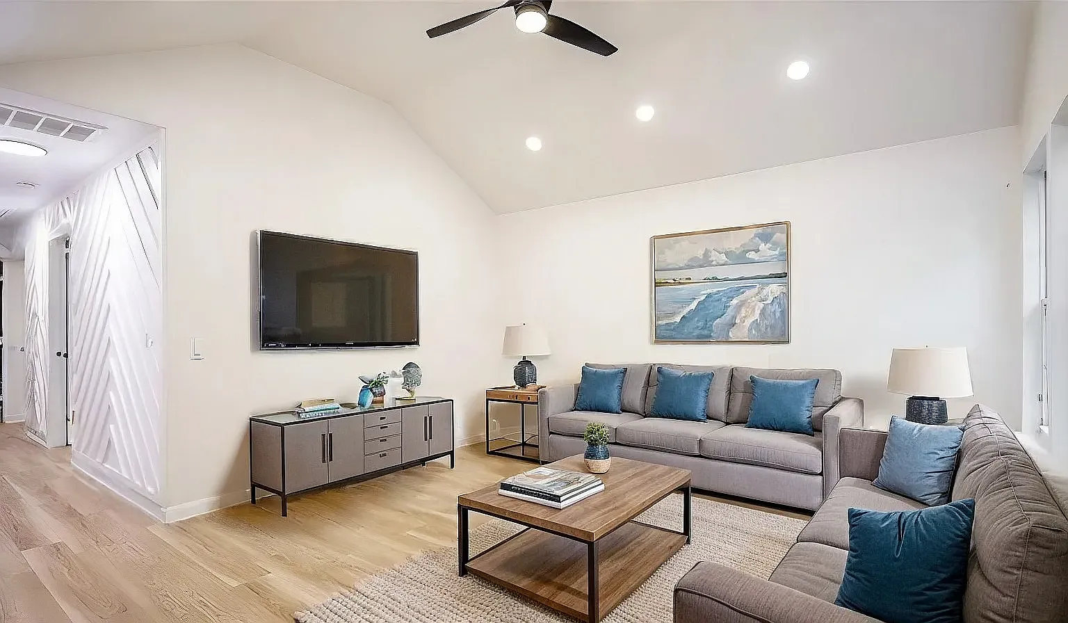 3 bed, 1479 sqft, $2,450 — Photo 4