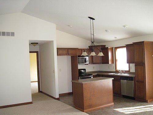 3rd image of 1003 Hawthorne Dr
