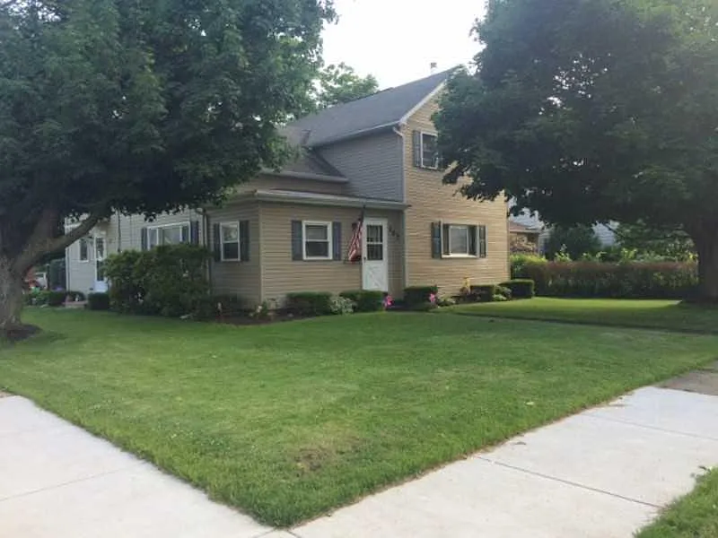 107 Clinton St photo 1