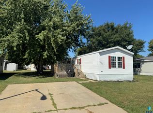 6011 S Canterbury Pl, Sioux Falls, SD 57106