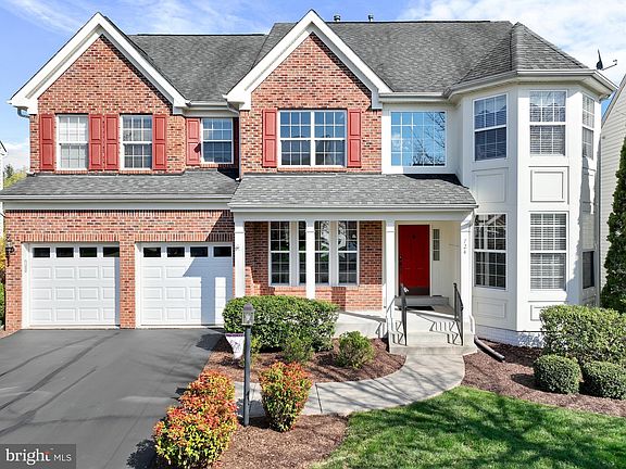 2nd image of 724 Tonquin Pl NE