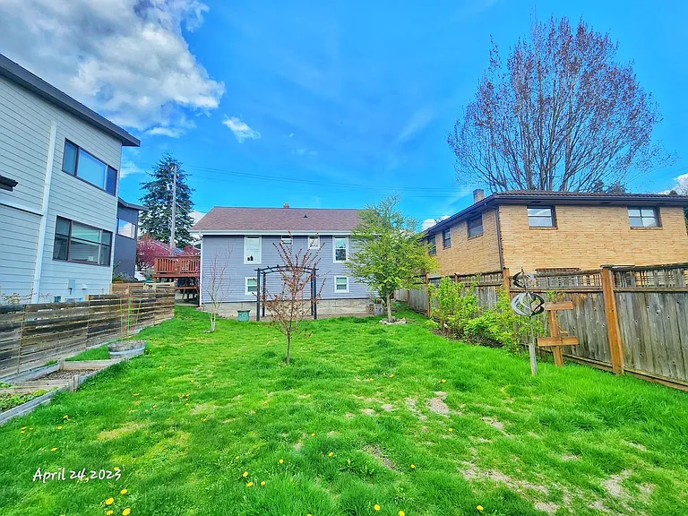 7517 Brooklyn Ave NE — Photo 17