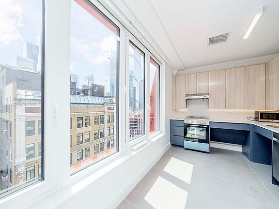 4th image of 339 W 38th St #17D