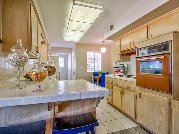 3rd image of 10110 W Pinehurst Dr