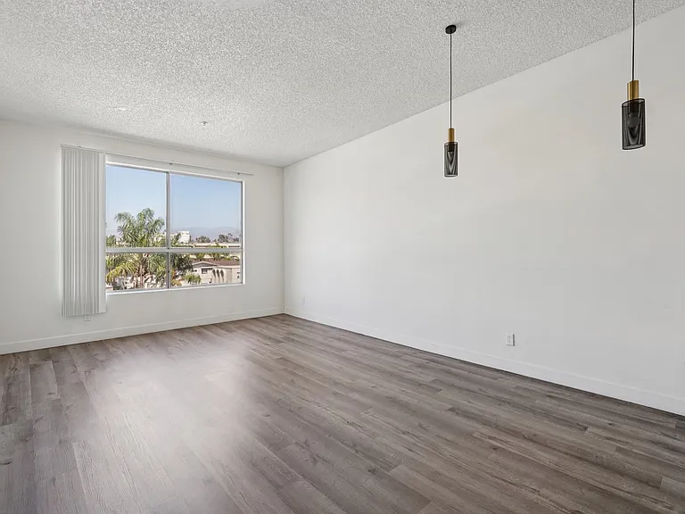 11657 Oxnard Str. — Photo 26