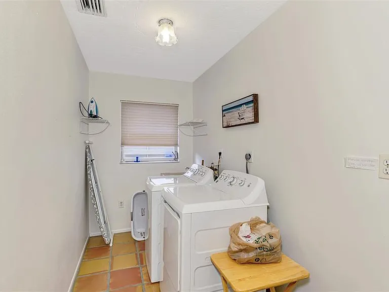 4946 Commonwealth Dr — Photo 43