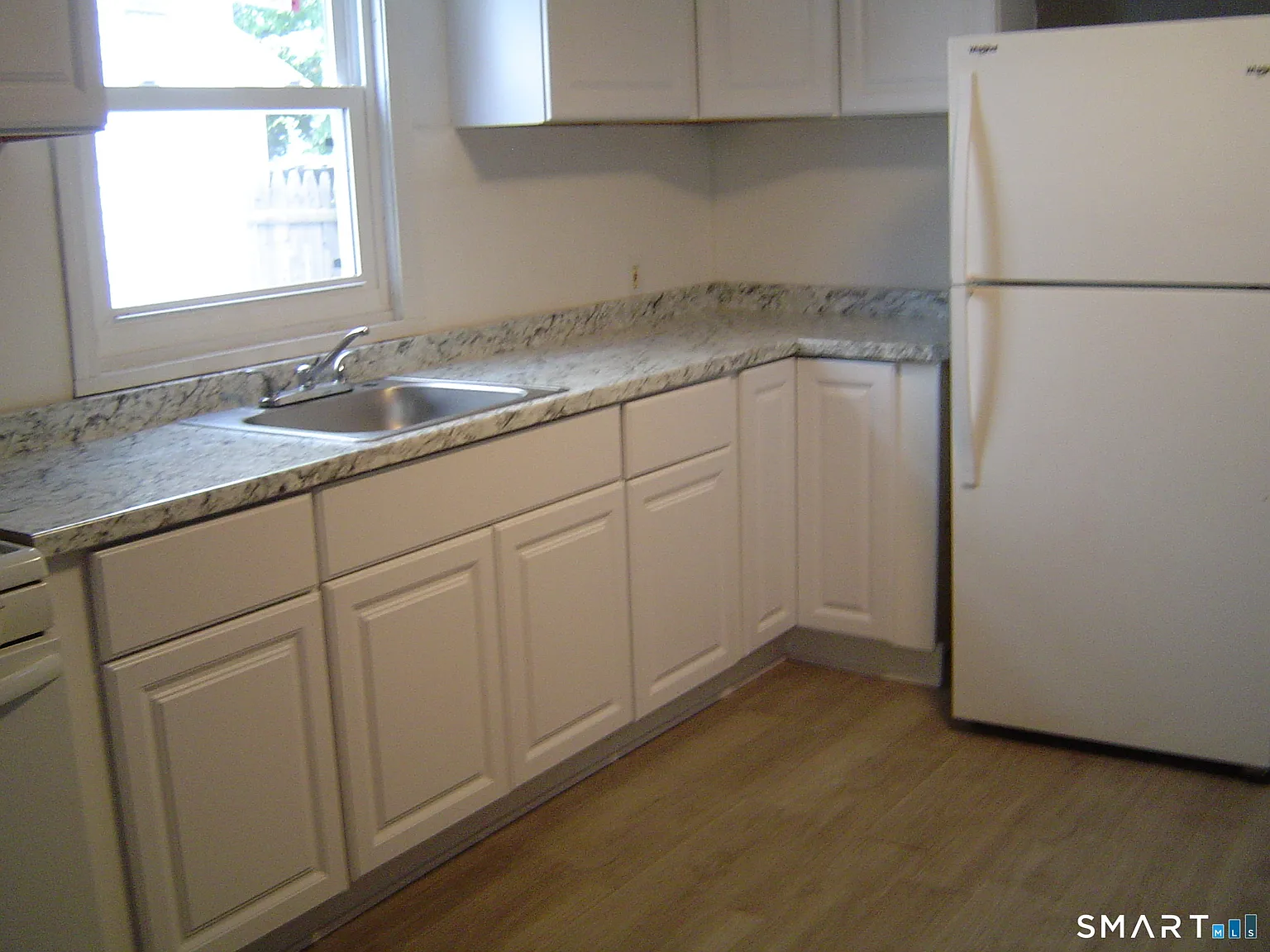 2 bed, 1.0 bath, 913 sqft, $1,600 — Photo 3
