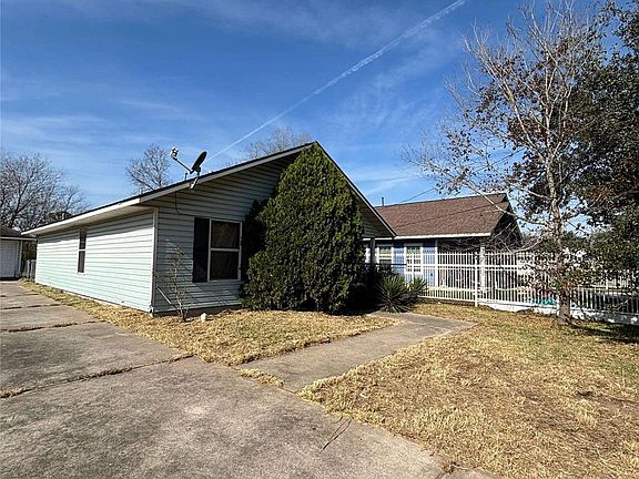 2nd image of 5903 Haight St