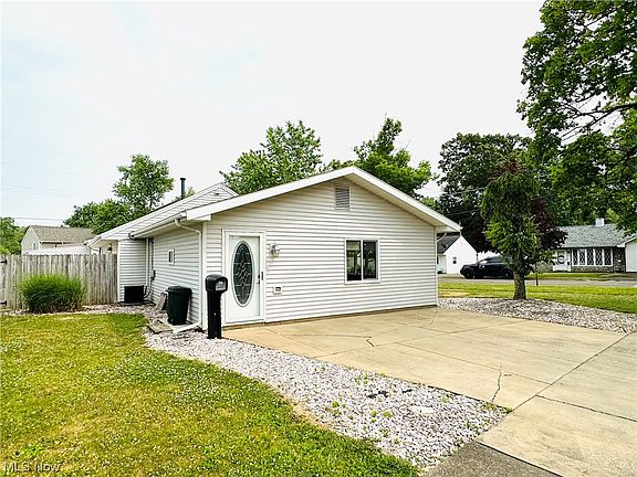 3rd image of 661 Illinois Ave