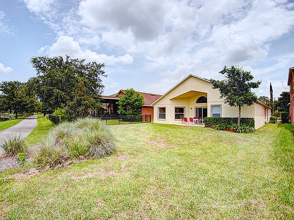 3rd image of 142 Gladesdown Ct