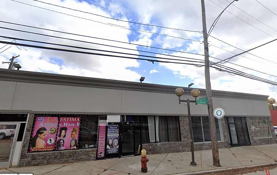 2nd image of 17180 Lahser Rd