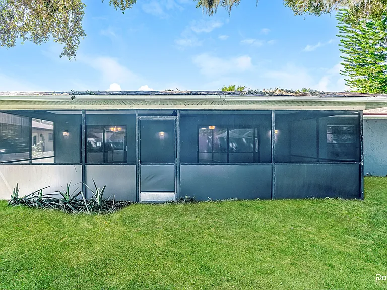 8335 Brandeis Cir E — Photo 15