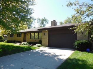 3715 S 159th St, New Berlin, WI 53151
