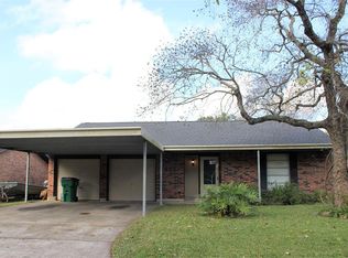 605 N Plantation Dr, Angleton, TX 77515