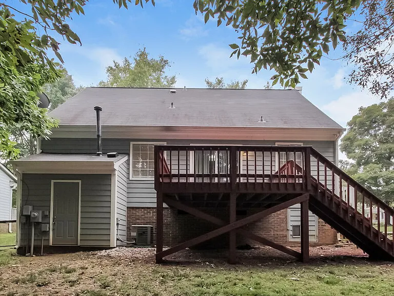 8307 Houndstooth Dr — Photo 17