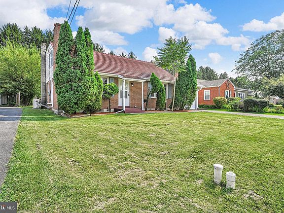 4th image of 590 College Garden Dr