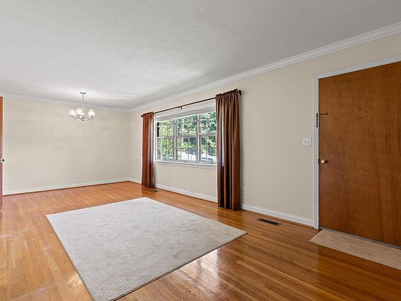 3rd image of 1324 Easy Ln