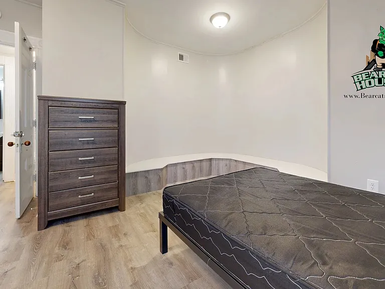 93 Chestnut St #11 — Photo 3