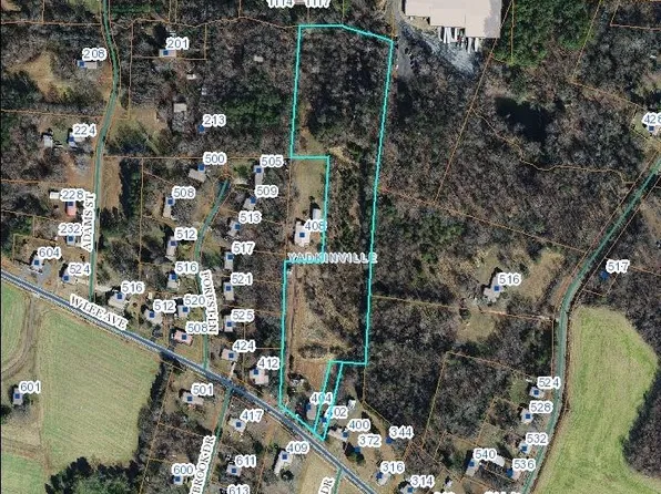 402 & 404 W Lee Ave, Yadkinville, NC 27055