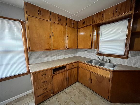 2nd image of 5 Louise Ct