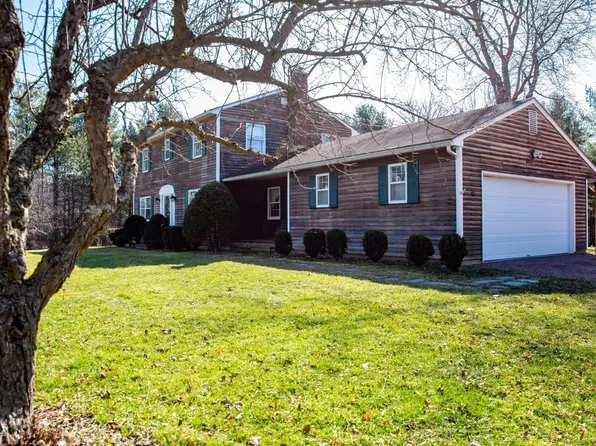 418 Barstow Road, Shelburne, VT 05482-6989