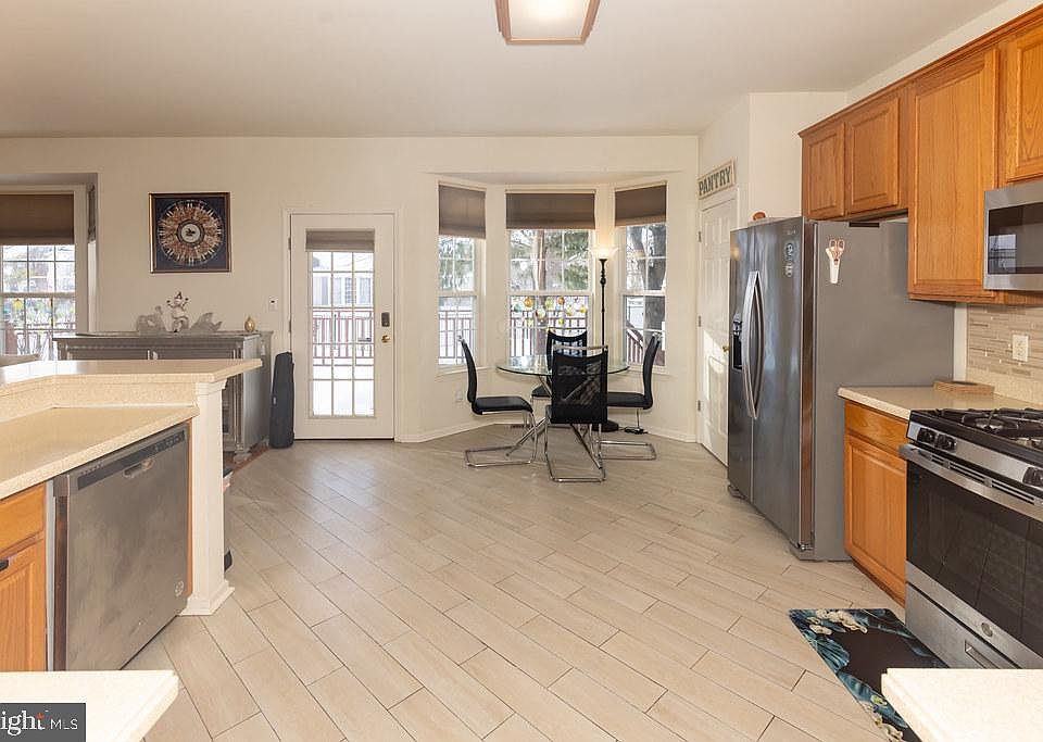 1st image of 75 Fountayne Ln