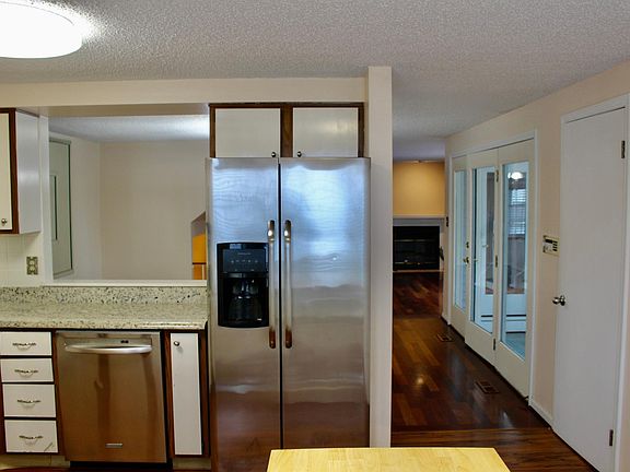 5th image of 259 Lakefront Blvd