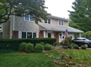 24 Klaibar Ln, East Northport, NY 11731