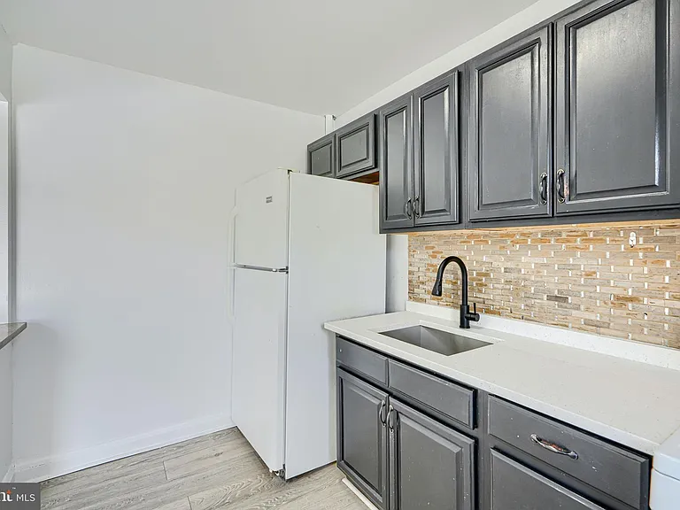 165 Hampshire Rd — Photo 12