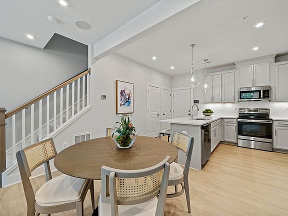 4th image of 1036 Bowie St #A