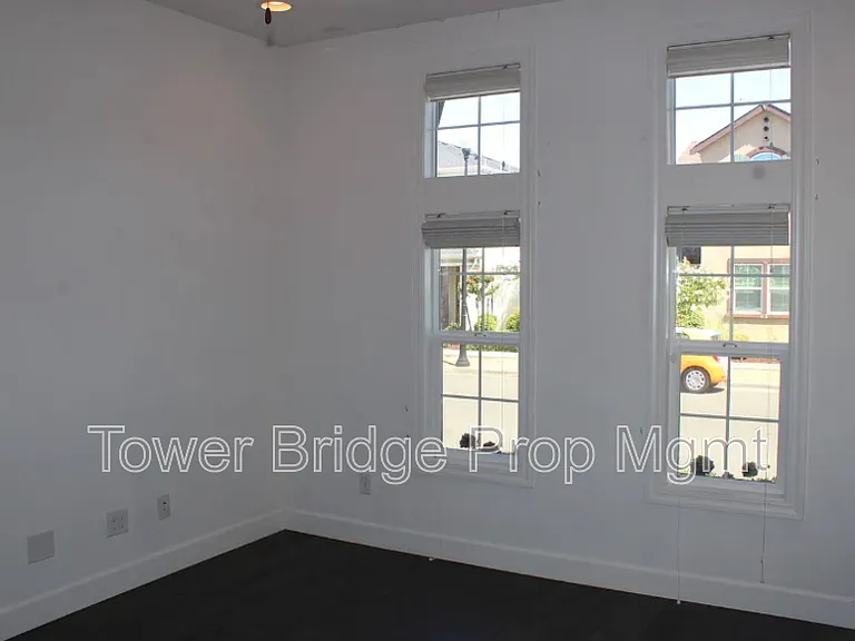 1096 Provence Village Dr — Photo 3