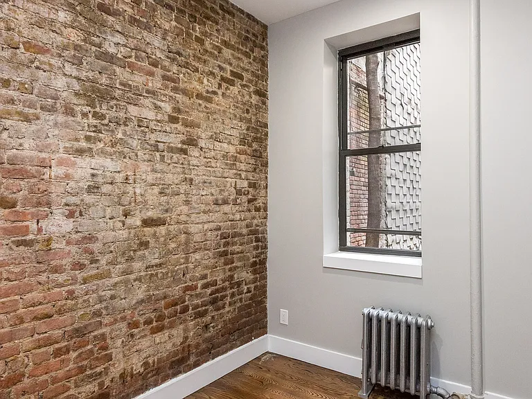 206 Scholes St #27 — Photo 3