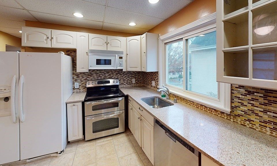1st image of 98 Kirtland St Floor 2