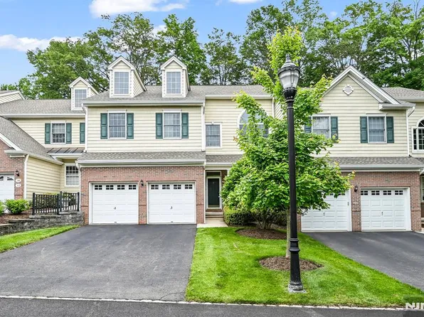 8 Pine Lake Ter #T008, River Vale, NJ 07675