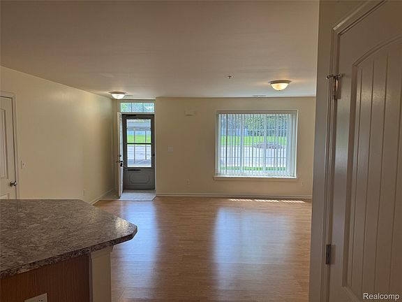 2nd image of 34086 Utica Rd