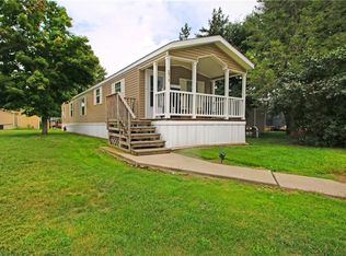 571 Bankside Dr, Hamlin, NY 14464